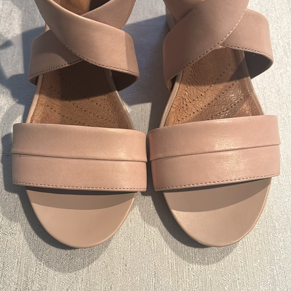 Clark’s ‘Acina’ Newport Women’s Leather Heeled Wedges Tan/Baby Pink color Sz 7.5 - Picture 5 of 11